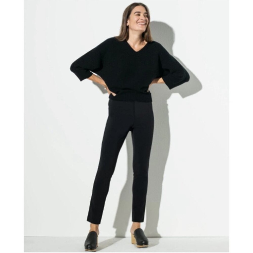 The Reset R Label V neck Sweater
